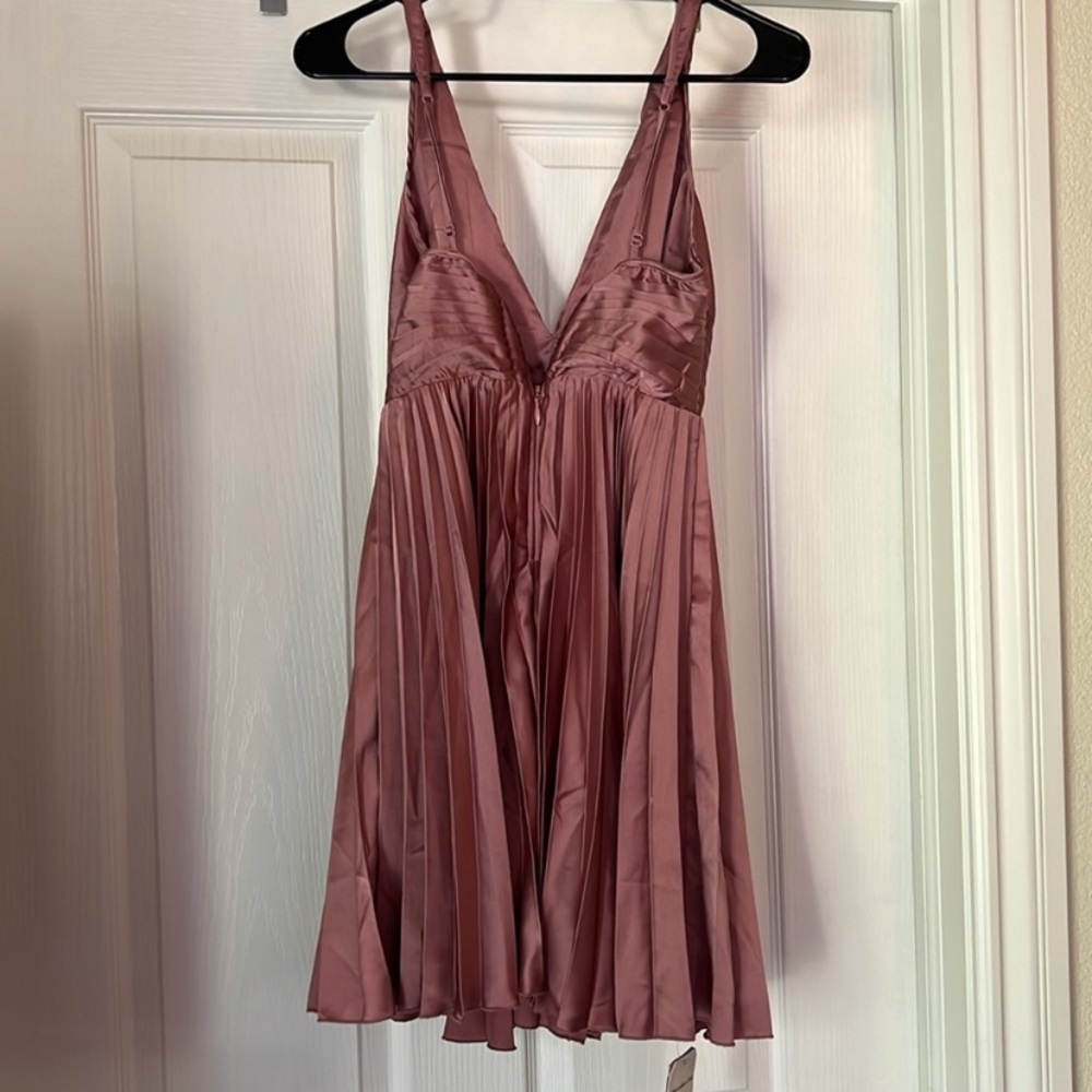 The A&F Giselle Pleated Mini Dress - Picture 2 of 4